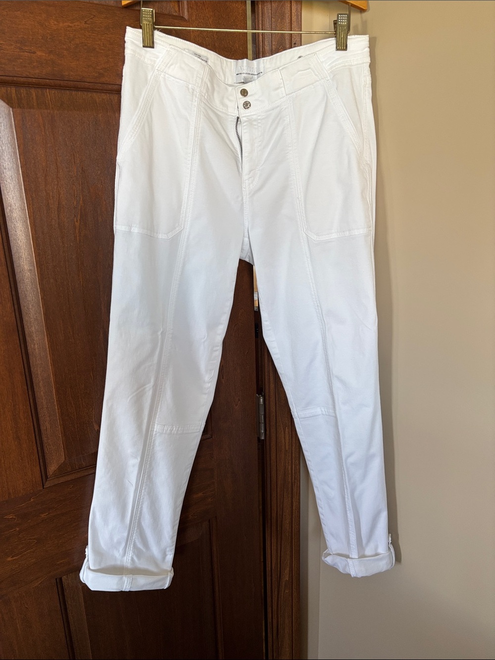 WHBM mid rise Pret-A-Pedi white pants